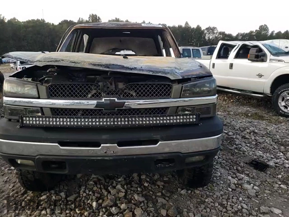 2003 Chevrolet Silverado 1500HD LS z VIN 1GCGK13UX3F142788, wystawiony jako Copart lot #74943634 z przebiegiem Nie podano mil oraz Szkoda całkowita • Salvage title. Historia ofert i sprzedaży dostępna na DreamBid. Obrazek 10.