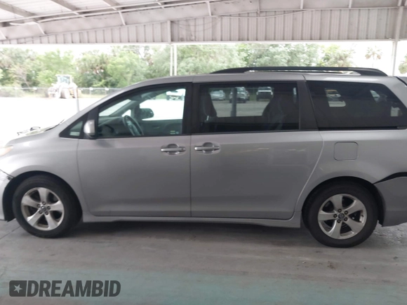 2018 Toyota Sienna LE Auto Access Seat с VIN 5TDKZ3DC4JS942314, выставлен на аукционе IAAI как лот 42230878 с пробегом 245 789 миль миль и . История ставок и продаж доступна на DreamBid. Изображение 14.