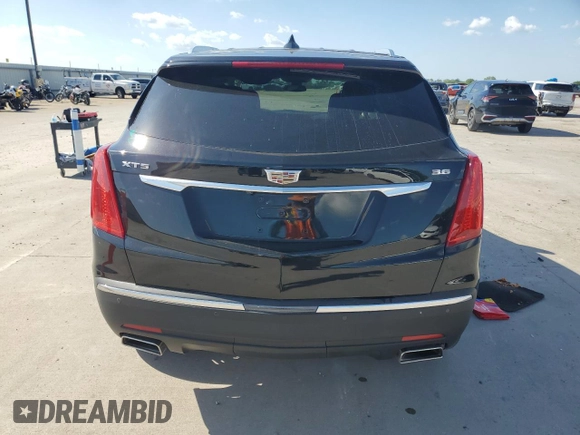 2019 Cadillac XT5 Premium Luxury FWD z VIN 1GYKNERS1KZ284355, wystawiony jako Copart lot #54150405 z przebiegiem 50 001 mil mil oraz Szkody całkowita. Historia ofert i sprzedaży dostępna na DreamBid. Obrazek 6.