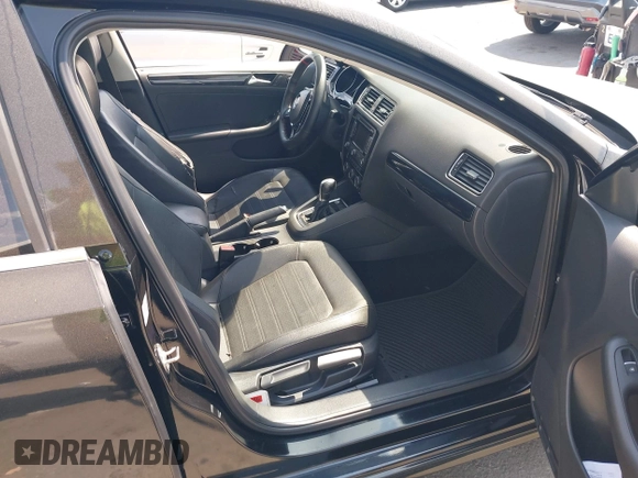 2015 Volkswagen Jetta SEL z VIN 3VWL17AJ7FM307632, wystawiony jako IAAI lot #42766536 z przebiegiem 101 661 mil mil oraz . Historia ofert i sprzedaży dostępna na DreamBid. Obrazek 5.