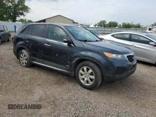 2013 Kia Sorento LX z VIN 5XYKTCA6XDG329602, wystawiony jako Copart lot #60485825 z przebiegiem 170 926 mil mil oraz Czysty tytuł • Clean title. Historia ofert i sprzedaży dostępna na DreamBid. Obrazek 4.