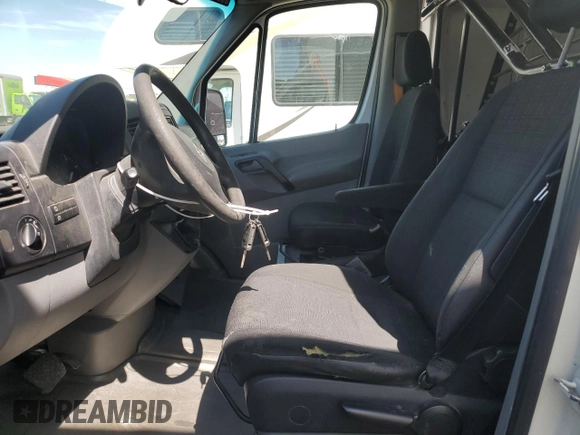 2014 Mercedes-Benz Sprinter with VIN WD3PE8DE2E5826891, listed as a Copart auction lot 54057315 with 193,177 mi miles and Clean Title. Bid and sale history available at DreamBid. Image 7.
