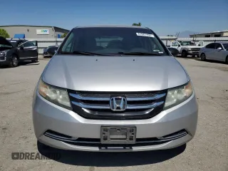 2014 Honda Odyssey LX z VIN 5FNRL5H25EB108642, wystawiony jako Copart lot #61681455 z przebiegiem 323 640 mil mil oraz Czysty tytuł • Clean title. Historia ofert i sprzedaży dostępna na DreamBid. Obrazek 5.