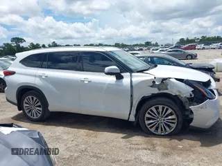 2023 Toyota Highlander L with VIN 5TDKDRAH3PS044054, listed as a IAAI auction lot 42464813 with 38,681 mi miles and . Bid and sale history available at DreamBid. Image 14.