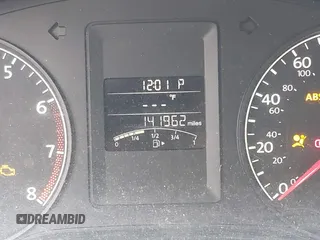 2014 Volkswagen Jetta S z VIN 3VW2K7AJ7EM217758, wystawiony jako IAAI lot #42461868 z przebiegiem 141 962 mil mil oraz . Historia ofert i sprzedaży dostępna na DreamBid. Obrazek 15.