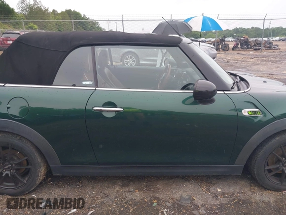 2016 MINI Convertible with VIN WMWWG5C51G3C19231, listed as a IAAI auction lot 42246342 with 93,576 mi miles and . Bid and sale history available at DreamBid. Image 13.