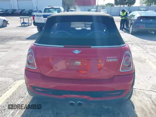 2014 MINI Convertible S с VIN WMWZP3C50ET298497, выставлен на аукционе IAAI как лот 42345812 с пробегом 119 921 миль миль и . История ставок и продаж доступна на DreamBid. Изображение 16.