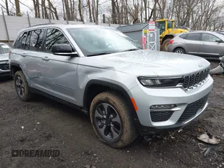 2024 Jeep Grand Cherokee с VIN 1C4RJYB63R8505162, выставлен на аукционе IAAI как лот 41922731 с пробегом 2 651 миль миль и . История ставок и продаж доступна на DreamBid. Изображение 1.