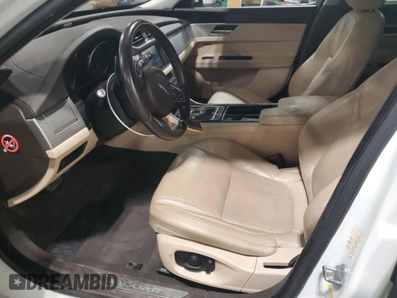 2016 Jaguar XF 35t Prestige z VIN SAJBK4BV7GCY12036, wystawiony jako Copart lot #57208875 z przebiegiem 186 080 mil mil oraz Szkoda całkowita • Salvage title. Historia ofert i sprzedaży dostępna na DreamBid. Obrazek 7.