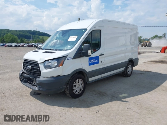 2018 Ford Transit z VIN 1FTYE1CM1JKA97062, wystawiony jako IAAI lot #42728269 z przebiegiem 103 586 mil mil oraz . Historia ofert i sprzedaży dostępna na DreamBid. Obrazek 2.