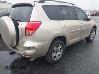 2008 Toyota RAV4 Ltd with VIN JTMZK31V185022939, listed as a IAAI auction lot 41563142 with 165,669 mi miles. Bid and sale history available at carsss.com. Image 4.