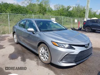 2024 Toyota Camry LE z VIN 4T1C11AK2RU872620, wystawiony jako IAAI lot #42024467 z przebiegiem 12 633 mil mil oraz . Historia ofert i sprzedaży dostępna na DreamBid. Obrazek 1.