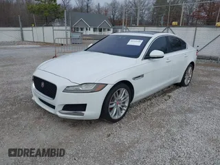2016 Jaguar XF 35t Prestige with VIN SAJBE4BVXGCY10577, listed as a IAAI auction lot 41515540 with 60,862 mi miles. Bid and sale history available at carsss.com. Image 17.