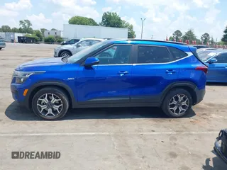 2022 Kia Seltos EX z VIN KNDERCAA8N7289826, wystawiony jako IAAI lot #39743322 z przebiegiem 34 187 mil mil oraz . Historia ofert i sprzedaży dostępna na DreamBid. Obrazek 14.