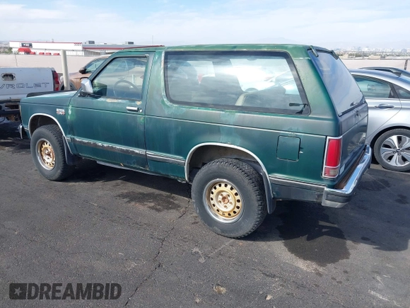 1986 Chevrolet Blazer z VIN 1G8CT18R5G8107497, wystawiony jako IAAI lot #41857104 z przebiegiem 220 287 mil mil oraz . Historia ofert i sprzedaży dostępna na DreamBid. Obrazek 3.