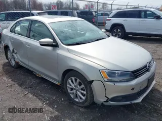 2011 Volkswagen Jetta SEL с VIN 3VWLZ7AJ7BM112147, выставлен на аукционе IAAI как лот 41967599 с пробегом 196 665 миль миль и . История ставок и продаж доступна на DreamBid. Изображение 1.