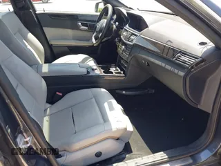 2011 Mercedes-Benz E-Class E 350 Luxury with VIN WDDHF8HB0BA295562, listed as a IAAI auction lot 42016866 with 336,768 mi miles. Bid and sale history available at carsss.com. Image 5.