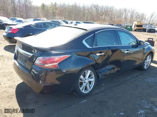 2014 Nissan Altima 2.5 SV with VIN 1N4AL3AP8EC415930, listed as a IAAI auction lot 41640887 with 269,232 mi miles. Bid and sale history available at carsss.com. Image 4.