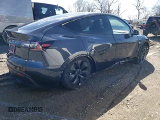 2024 Tesla Model Y with VIN 7SAYGDED3RF114643, listed as a Copart auction lot 56557075 with 3,021 mi miles and Salvage Title. Bid and sale history available at DreamBid. Image 3.