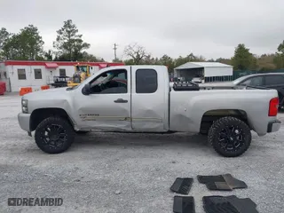 2011 Chevrolet Silverado 1500 LS with VIN 1GCRCREA4BZ400808, listed as a IAAI auction lot 41792800 with 202,479 mi miles. Bid and sale history available at carsss.com. Image 14.