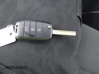 2019 Kia Sorento L z VIN 5XYPG4A39KG584941, wystawiony jako IAAI lot #42236774 z przebiegiem 93 158 mil mil oraz . Historia ofert i sprzedaży dostępna na DreamBid. Obrazek 11.