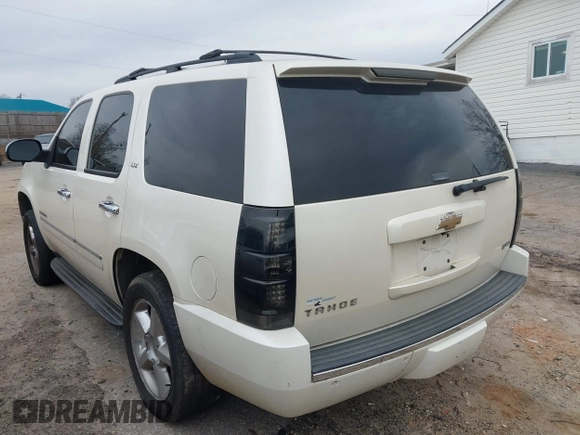 2009 Chevrolet Tahoe LTZ z VIN 1GNFK33089R218771, wystawiony jako IAAI lot #41789581 z przebiegiem 209 247 mil mil oraz . Historia ofert i sprzedaży dostępna na DreamBid. Obrazek 3.