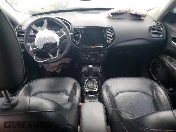 2018 Jeep Compass Limited z VIN 3C4NJCCB3JT338482, wystawiony jako Copart lot #49899105 z przebiegiem 122 386 mil mil oraz Szkoda całkowita • Salvage title. Historia ofert i sprzedaży dostępna na DreamBid. Obrazek 8.