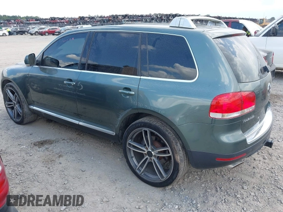 2004 Volkswagen Touareg z VIN WVGCM77L24D061029, wystawiony jako IAAI lot #42196634 z przebiegiem 221 240 mil mil oraz . Historia ofert i sprzedaży dostępna na DreamBid. Obrazek 3.