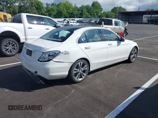 2016 Mercedes-Benz C 300 z VIN 55SWF4JB9GU150490, wystawiony jako IAAI lot #42343439 z przebiegiem 67 753 mil mil oraz . Historia ofert i sprzedaży dostępna na DreamBid. Obrazek 4.