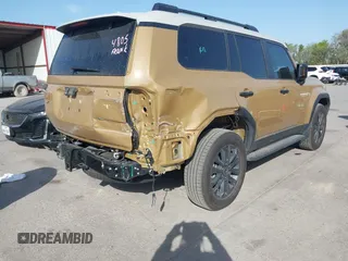 2024 Toyota Land Cruiser z VIN JTEABFAJ9RK012363, wystawiony jako IAAI lot #41859375 z przebiegiem 5 420 mil mil oraz . Historia ofert i sprzedaży dostępna na DreamBid. Obrazek 18.