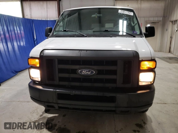 2009 Ford Econoline Passenger XL z VIN 1FMNE11W59DA81563, wystawiony jako Copart lot #54189524 z przebiegiem 81 649 mil mil oraz Czysty tytuł • Clean title. Historia ofert i sprzedaży dostępna na DreamBid. Obrazek 5.