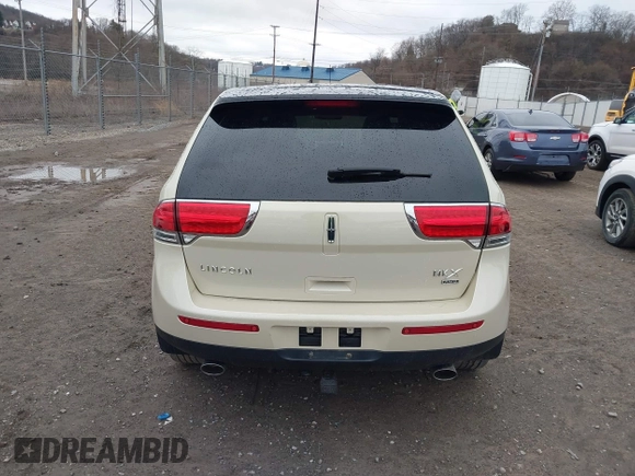 2014 Lincoln MKX with VIN 2LMDJ8JK1EBL13125, listed as a IAAI auction lot 41805340 with 100,078 mi miles. Bid and sale history available at carsss.com. Image 16.