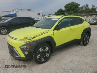 2024 Hyundai Kona SEL z VIN KM8HC3AB8RU171284, wystawiony jako Copart lot #47985345 z przebiegiem 358 mil mil oraz Nie do naprawy • Non repairable. Historia ofert i sprzedaży dostępna na DreamBid. Obrazek 1.