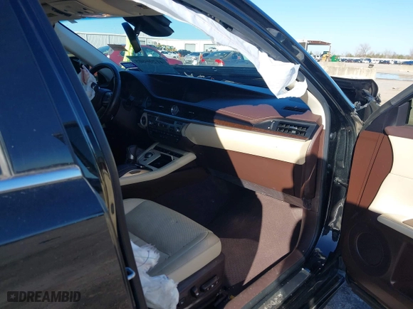 2016 Lexus ES 350 with VIN JTHBK1GG6G2222180, listed as a IAAI auction lot 41206605 with 63,983 mi miles. Bid and sale history available at carsss.com. Image 5.