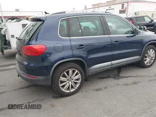 2012 Volkswagen Tiguan SE z VIN WVGAV7AX6CW510490, wystawiony jako IAAI lot #42098241 z przebiegiem 153 279 mil mil oraz . Historia ofert i sprzedaży dostępna na DreamBid. Obrazek 4.