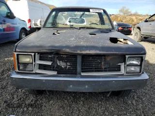 1988 Dodge Dakota z VIN 1B7GN14X5JS776983, wystawiony jako Copart lot #76597944 z przebiegiem 133 654 mil mil oraz Czysty tytuł • Clean title. Historia ofert i sprzedaży dostępna na DreamBid. Obrazek 5.