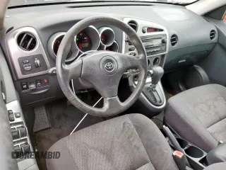 2006 Toyota Matrix STD z VIN 2T1KR32E66C559768, wystawiony jako Copart lot #58638015 z przebiegiem 225 534 mil mil oraz Tytuł czysty. Historia ofert i sprzedaży dostępna na DreamBid. Obrazek 8.