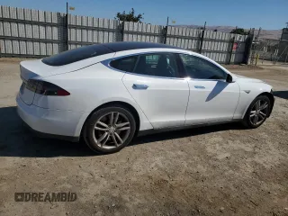 2013 Tesla Model S with VIN 5YJSA1AC7DFP10881, listed as a Copart auction lot 61485235 with 107,032 mi miles and Salvage title. Bid and sale history available at DreamBid. Image 3.