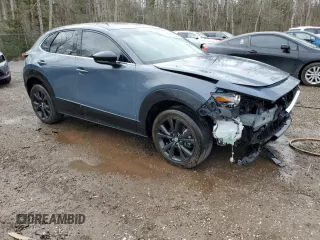 2023 Mazda CX-30 S Premium z VIN 3MVDMBDM5PM538276, wystawiony jako Copart lot #54654615 z przebiegiem 35 629 mil mil oraz Szkoda całkowita • Salvage title. Historia ofert i sprzedaży dostępna na DreamBid. Obrazek 4.