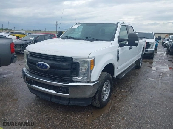 2017 Ford Super Duty F-250 SRW Lariat with VIN 1FT7W2B62HEF11136, listed as a IAAI auction lot 41892510 with 166,165 mi miles. Bid and sale history available at carsss.com. Image 2.
