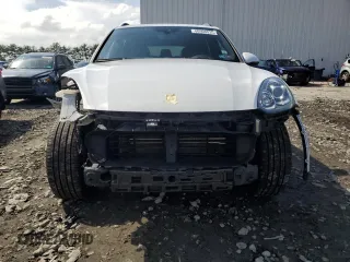 2017 Porsche Cayenne z VIN WP1AA2A23HKA80342, wystawiony jako Copart lot #60908035 z przebiegiem 61 583 mil mil oraz Szkoda całkowita • Salvage title. Historia ofert i sprzedaży dostępna na DreamBid. Obrazek 5.