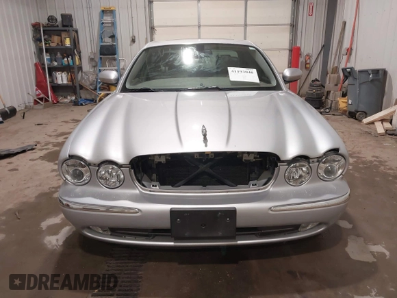 2004 Jaguar XJ with VIN SAJWA71C04SG33993, listed as a IAAI auction lot 41193040 with 79,944 mi miles. Bid and sale history available at carsss.com. Image 12.