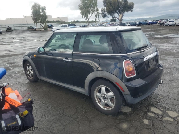 2009 MINI Cooper Hardtop with VIN WMWMF33599TW74147, listed as a Copart auction lot 51371825 with 157,705 mi miles and Clean Title. Bid and sale history available at carsss.com. Image 2.