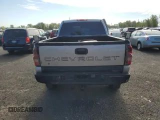 2006 Chevrolet Silverado 1500HD LT2 z VIN 1GCGK13U16F169687, wystawiony jako Copart lot #67961624 z przebiegiem Nie podano mil oraz Szkoda całkowita • Salvage title. Historia ofert i sprzedaży dostępna na DreamBid. Obrazek 6.