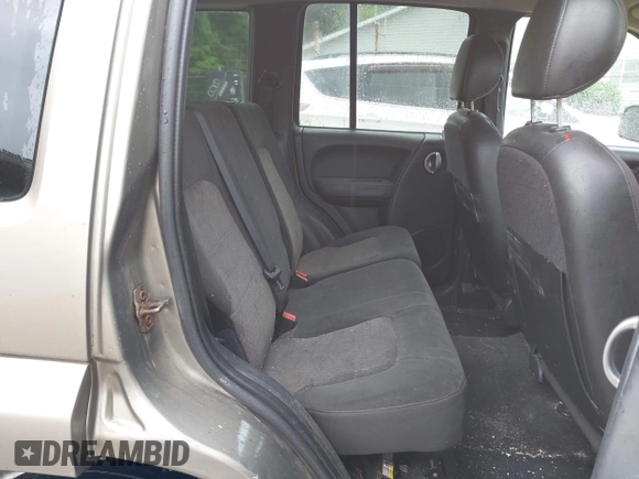 2004 Jeep Liberty Limited z VIN 1J4GL58K54W118633, wystawiony jako IAAI lot #42334543 z przebiegiem 206 491 mil mil oraz . Historia ofert i sprzedaży dostępna na DreamBid. Obrazek 8.
