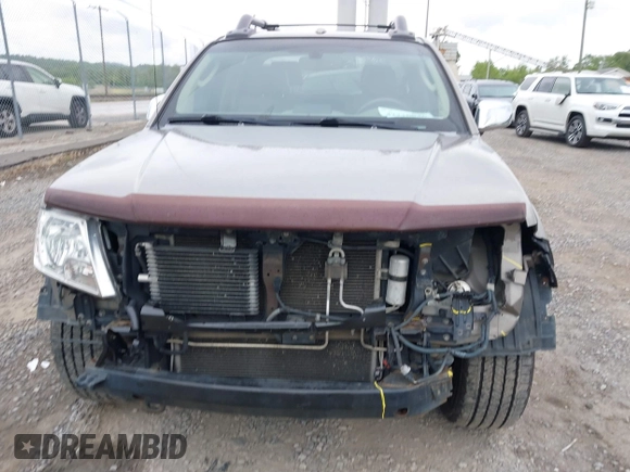2009 Nissan Frontier SE z VIN 1N6AD09WX9C423595, wystawiony jako IAAI lot #42210046 z przebiegiem 117 142 mil mil oraz . Historia ofert i sprzedaży dostępna na DreamBid. Obrazek 12.