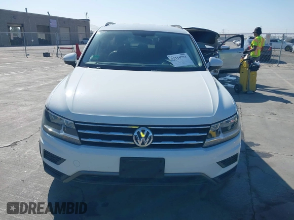 2020 Volkswagen Tiguan SE z VIN 3VV3B7AX8LM120160, wystawiony jako IAAI lot #42316791 z przebiegiem 38 702 mil mil oraz . Historia ofert i sprzedaży dostępna na DreamBid. Obrazek 12.