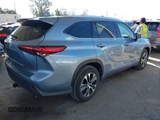 2022 Toyota Highlander XLE z VIN 5TDHZRAH1NS121058, wystawiony jako IAAI lot #41992011 z przebiegiem 40 181 mil mil oraz . Historia ofert i sprzedaży dostępna na DreamBid. Obrazek 4.