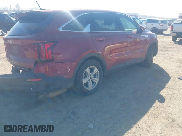 2022 Kia Sorento LX with VIN 5XYRG4LC1NG112128, listed as a IAAI auction lot 41685940 with 89,624 mi miles. Bid and sale history available at carsss.com. Image 4.