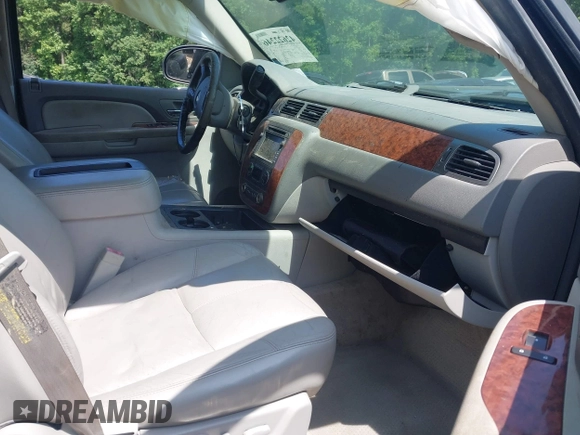 2007 Chevrolet Suburban LTZ with VIN 1GNFK16307J125636, listed as a IAAI auction lot 42622246 with Not provided miles and . Bid and sale history available at DreamBid. Image 5.